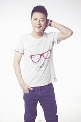 组图：杜淳拍杂志大片变白领 袒露心声畅聊爱情观