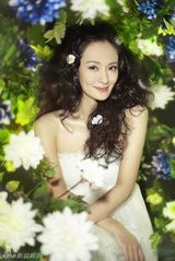 高清图：于越写真化身百花仙子 娇艳迷人香气四溢