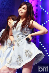 组图：EXO与Apink助阵颁奖礼 f(x)水晶捧奖