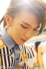 组图：好声音视觉美男梁君诺私照 网曝整容传言