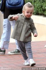 组图：杰西卡-帕克幼女当街热舞hip-hop星范儿十足