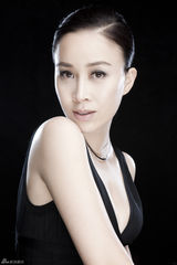 组图：那英性感大片玲珑身材秀迷人曲线