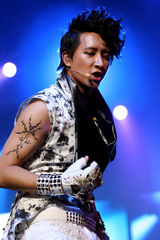 高清：韩庚个唱痛哭谢歌迷 破茧迎重生周杰伦送祝福