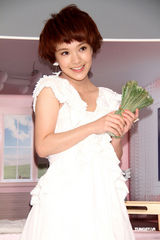 高清：郭采洁为新专辑拍摄宣传照 美容秘诀靠睡眠