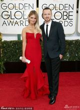 组图：《绝命毒师》保罗-艾伦出席红毯喜笑颜开