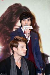 高清组图：众星出席韩剧《一年十二个男人》发布会