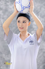 组图：谭红化身足球宝贝助阵法国队