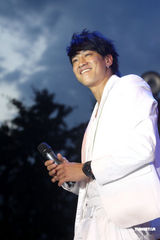 高清：何润东打造MV情感大片 亲手设计情侣内裤