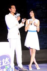 高清组图： 彭于晏桂纶镁携手出席商业活动