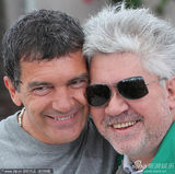 高清组图：《吾栖之肤》亮相 班德拉斯上窜下跳