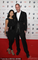 幻灯图：群星齐聚电影节之夜活动 布吉特举止出位