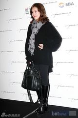 组图：韩星具荷拉蔡贞安等女星盛装出席服装秀