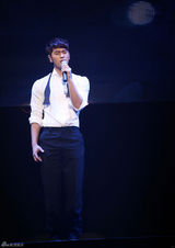 高清组图：韩组合2PM歌迷会互动 帅气秀劲歌热舞