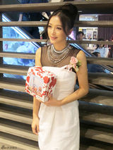 组图：秦岚出席品牌开幕礼 优雅风范显迷人魅力