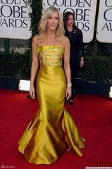 高清图：劳拉-斯宾塞一袭黄裙明媚动人