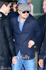 组图：莱昂纳多赴韩宣传新片机场亲民