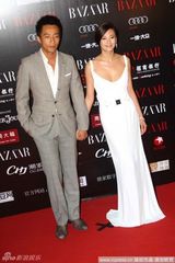 高清图：张雨绮与“富二代”男友亲密亮相芭莎盛典