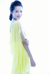 组图：李沁甜美写真靓丽清新
