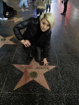 组图：尚雯婕北美游学归来 获加拿大总理亲自接待