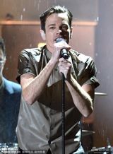 组图：提名大热Fun.乐团主唱Nate Ruess献艺