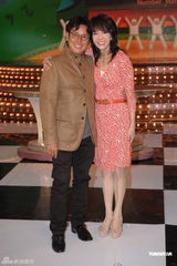 组图：谭咏麟助阵郑裕玲节目 红馆开唱携手杜丽莎