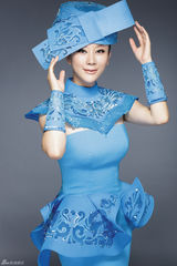 组图：马一鸣秀华美凤凰战袍 大气女性温婉