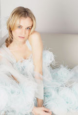 组图：黛安-克鲁格写真古典美 薄纱礼服淡雅清新