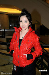 高清：众歌手跨年忙不停 阿Sa(蔡卓妍)陪市民倒数迎2010