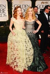 组图：第69届金球奖红毯麦当娜性感爆乳装亮相