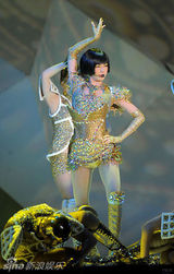 高清图：孙燕姿北京开个唱 劲歌热舞造型百变