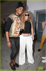 组图：Gaga与歌迷搭肩合影 MTV颁奖礼将唱开场