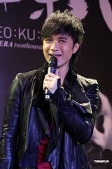 组图：古巨基三年磨一剑再发声 张柏芝令其请客