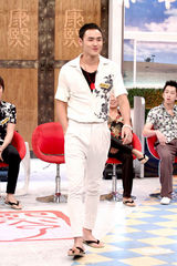 高清图：《艋舺》剧组上康熙 赵又廷阮经天玩亲嘴