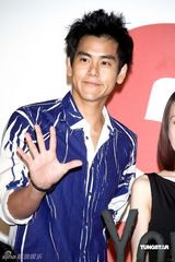 幻灯组图：歌手卢广仲准备考试 如未考取将面临当兵 