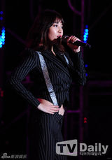 组图：群星齐聚开唱献爱心 BEG等性感助阵