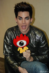 组图：亚当兰伯特上海妩媚开唱眼线撩人