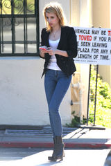 高清组图：艾玛-罗伯兹街拍 小西装外套搭配潮鞋