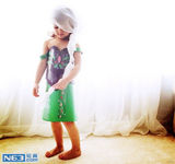 组图：4岁剪纸小裁缝再cos大明星 美裙精致可爱