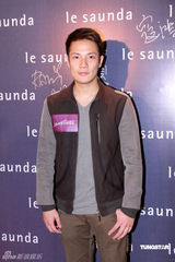 幻灯图：李彩华泰国买楼  Jessica C等名模走秀