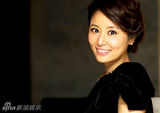 组图：林心如韩国拿大奖 黑白礼服优雅亮相