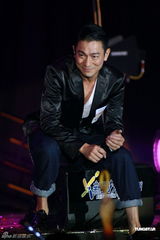 高清图：容祖儿等齐聚歌会 刘德华上演贴身辣舞