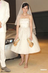 组图：陈怡蓉婚纱妩媚亮相 携手郭品超浪漫走秀