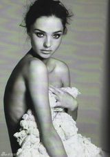 组图：米兰达-可儿登《Vogue》释放性感魅力