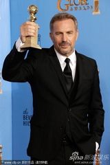 组图：科斯特纳凭《海菲茨》获迷你剧最佳男主