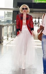 幻灯图集：Lady gaga比基尼婚纱现身希斯罗机场