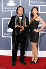 高清图：第53届格莱美红毯 喜多郎和张靓颖亮相