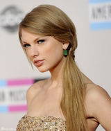 高清组图：泰勒-斯威夫特性感抹胸亮片礼服亮相