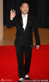 组图：鸟叔PSY亮相白宫晚宴 西装墨镜绅士风