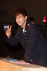 组图：张佑赫台北亲民秀舞蹈 想找90后嫩女友