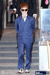 组图：ULALA SESSION成员金明勋召开婚礼记者会